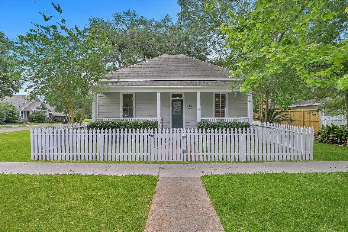 403 S Lee Street, Alvin, TX 77511 - #1