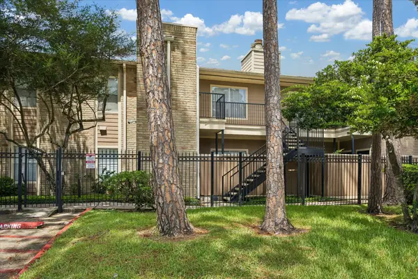 702 Bering Drive #117, Houston, TX 77057