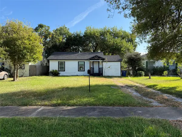 221 18th Avenue N, Texas City, TX 77590