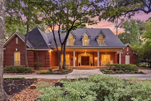 7 Pastoral Pond Circle, The Woodlands, TX 77380