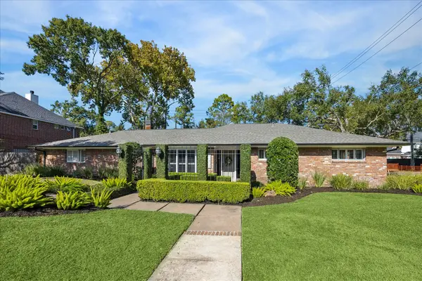 11702 Spriggs Way, Hedwig Village, TX 77024