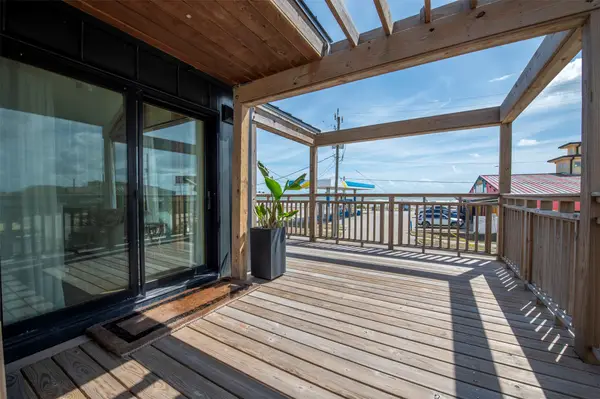 2906 Avenue R 1/2, Galveston, TX 77550