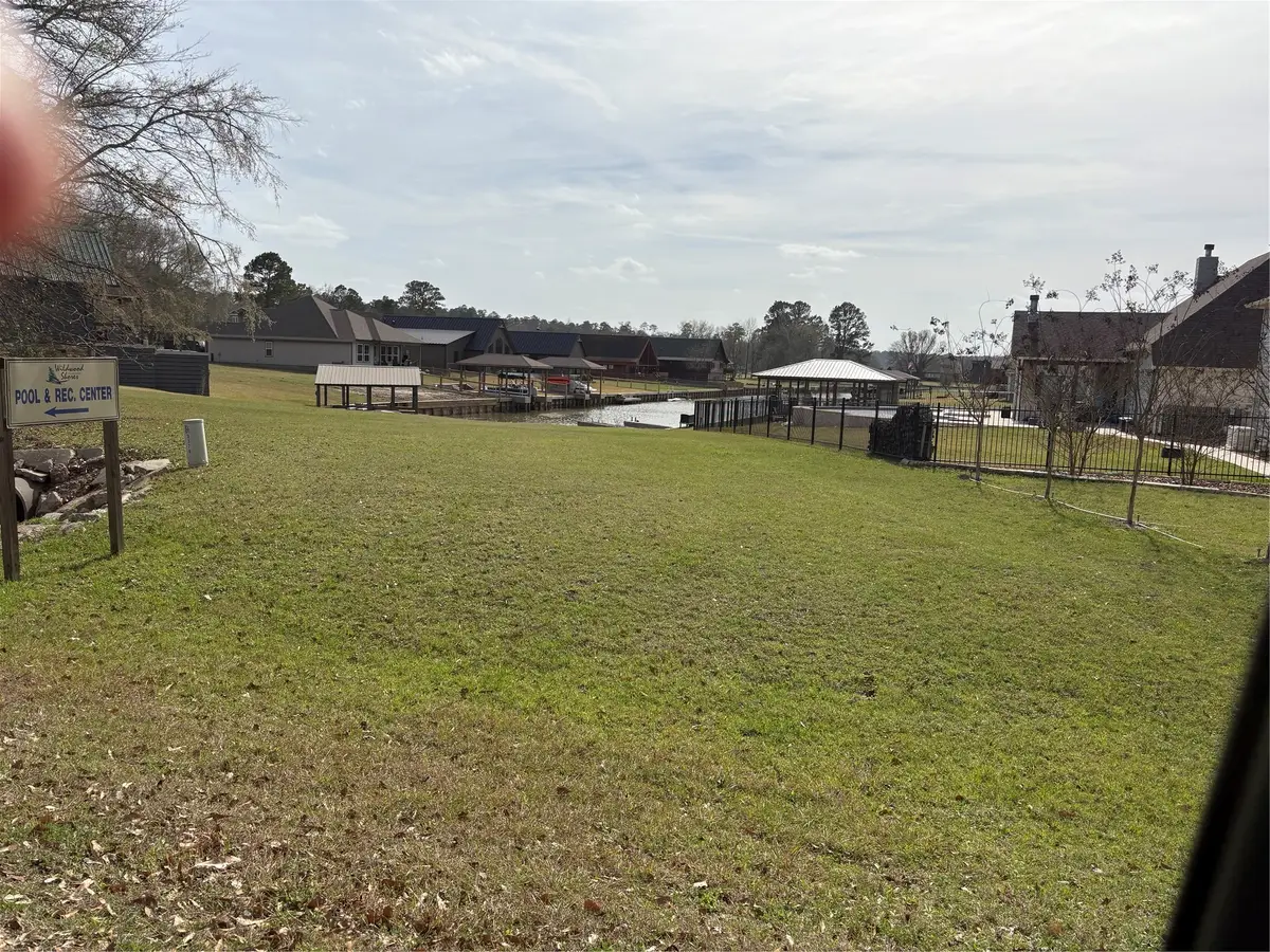 114 Wildwood Lake Drive N, Huntsville, TX 77340 - #1