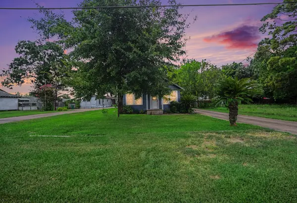 4810 Holly Ave, Pasadena, TX 77503