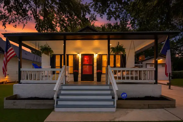 10707 Hillside Drive, Montgomery, TX 77356