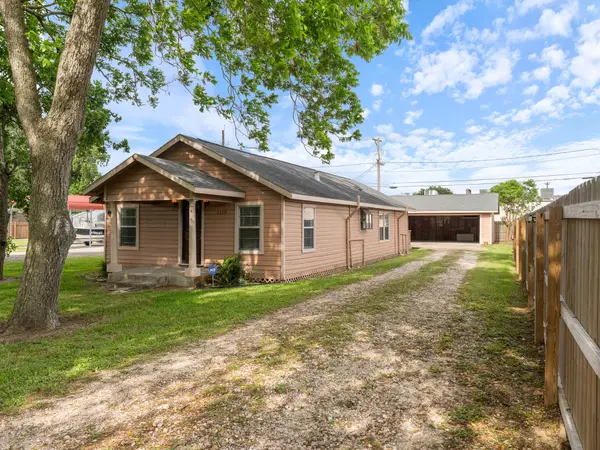 3320 Brooks Avenue, Bay City, TX 77414