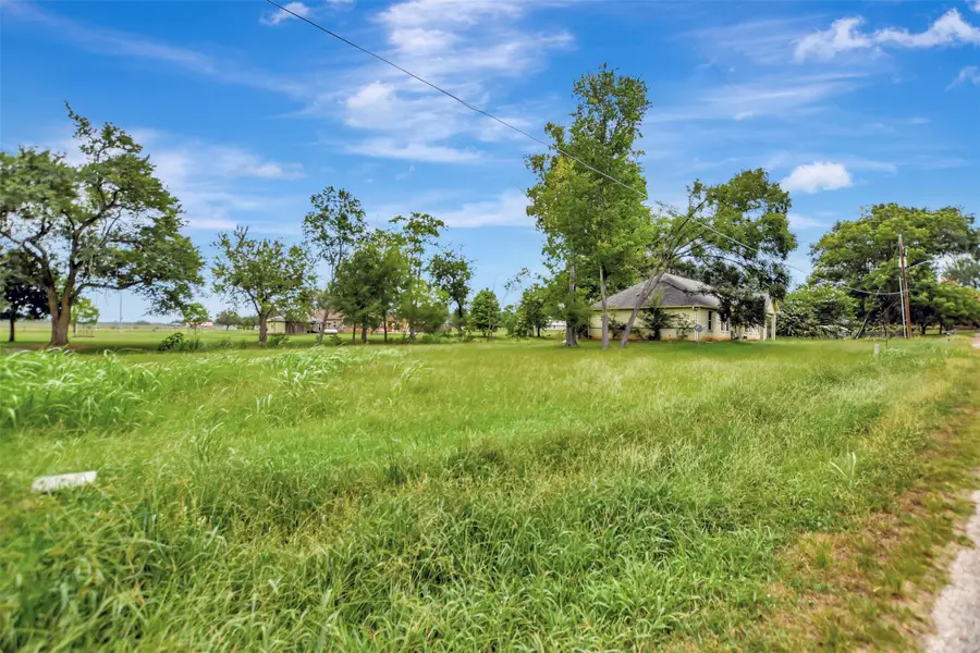 310 Heath Avenue, Madisonville, TX 77864 - #2