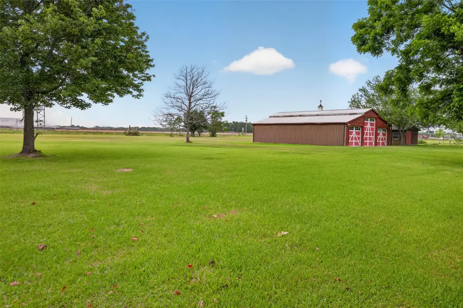 113 Dugat Rd, Winnie, TX 77665 - #2