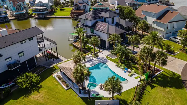 1047 & 1027 Long Reach Drive, Tiki Island, TX 77554