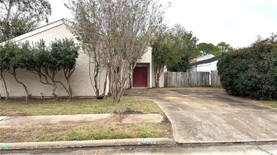 11042 Petworth Drive, Houston, TX 77072 - Image #2