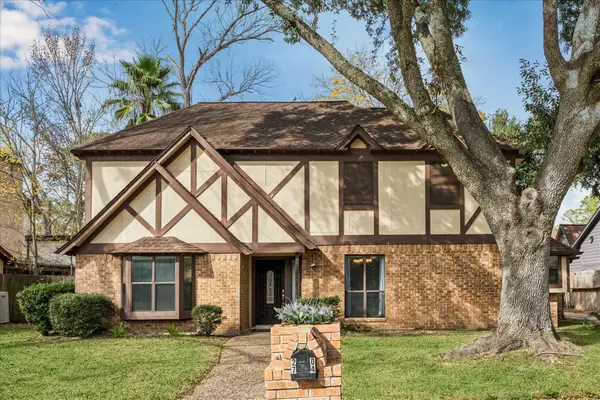 2704 Pine Needle Lane, Pearland, TX 77581