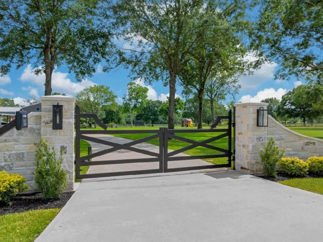 18859 Kinkaid Road W, Montgomery, TX 77316 - #1