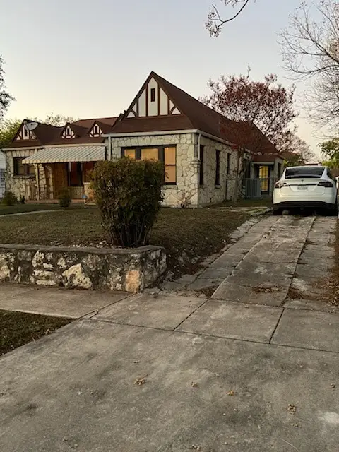 2045 W Magnolia Avenue, San Antonio, TX 78201
