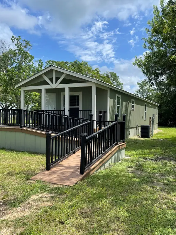 908 N Colorado Street, Edna, TX 77957