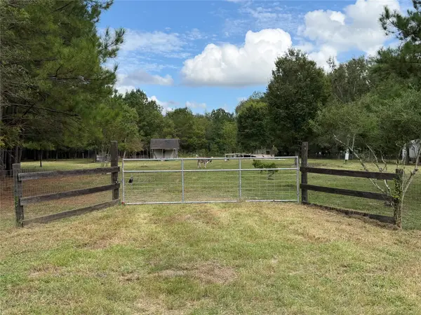 410 County Road 2147, Cleveland, TX 77327