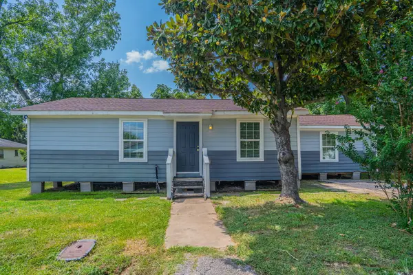 122 Oak Street, Stafford, TX 77477