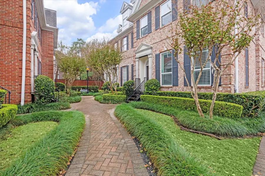 6837 Staffordshire Street, Houston, TX 77030 - Image #2