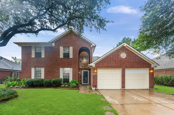 3820 Pin Oak Drive S, Pearland, TX 77581