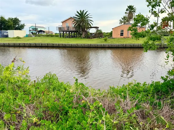 218 Fm 457, Sargent, TX 77414