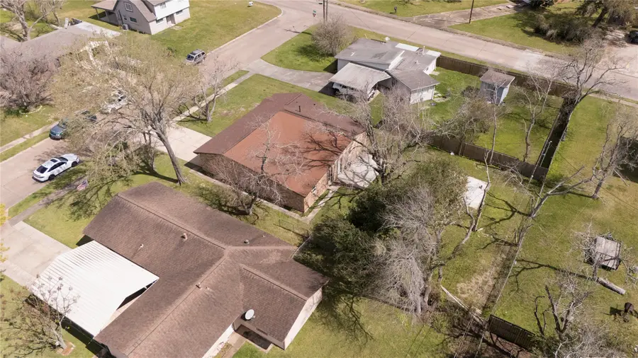 136 Talisman Street, Lake Jackson, TX 77566 - #2