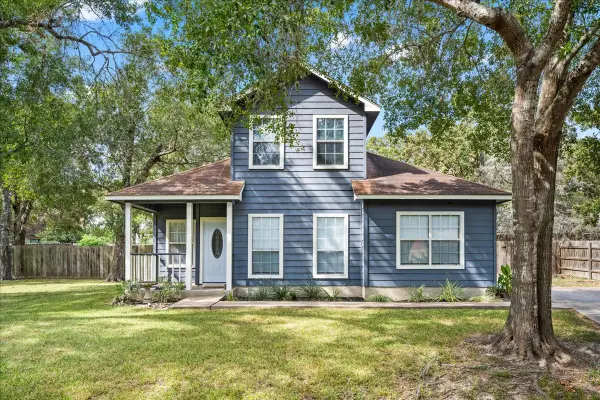 301 Buckeye Trail, La Grange, TX 78945