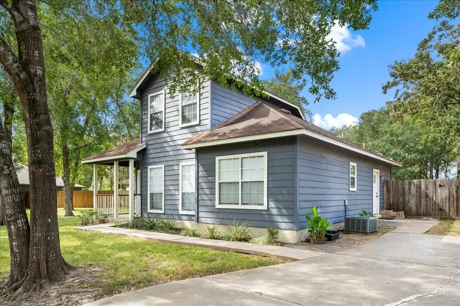 301 Buckeye Trail, La Grange, TX 78945 - #2