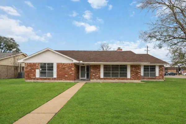 4800 Burning Tree Drive, Baytown, TX 77521