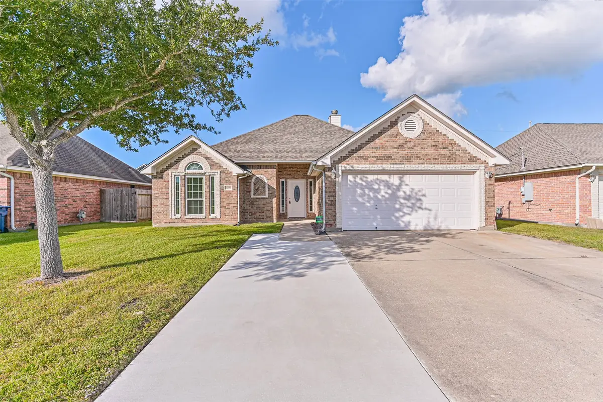 2906 31st Avenue N, Texas City, TX 77590 - Image #1