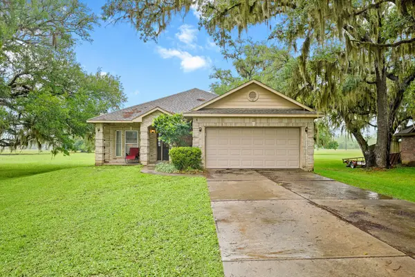 351 Cattle Drive Trail, Angleton, TX 77515