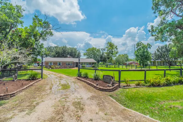 9235 Ruth Road, Rosharon, TX 77583