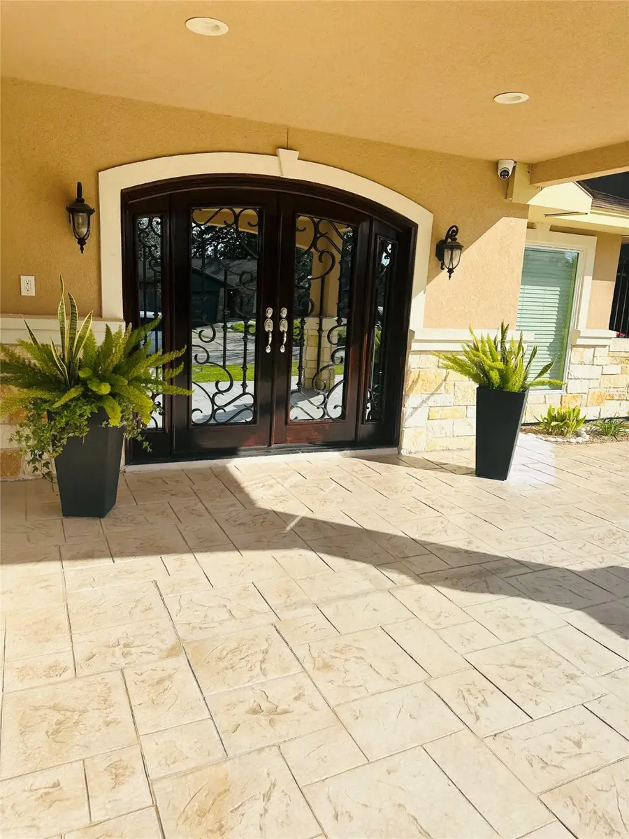 10518 Pleasanton Drive, Houston, TX 77038 - Image #3