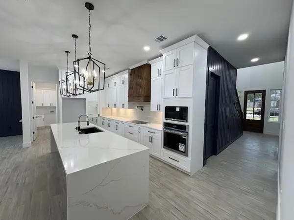 3318 Fitzgerald Drive, Montgomery, TX 77356