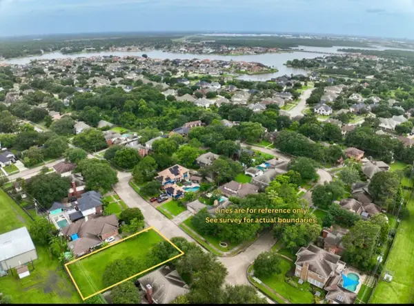 718 Huntercrest Street, El Lago, TX 77586