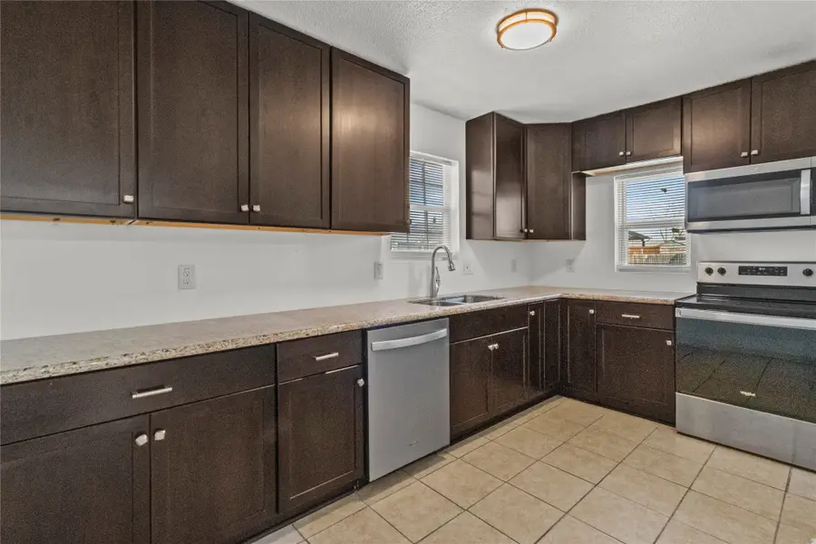 319 E B Street, La Porte, TX 77571 - #2