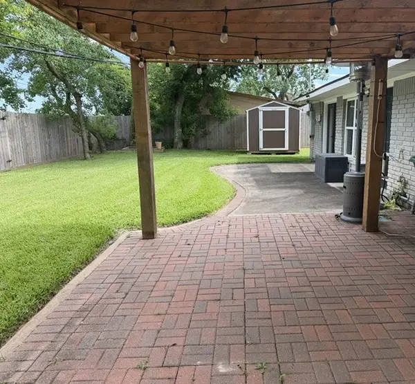 9715 Greenwillow Street, Houston, TX 77096