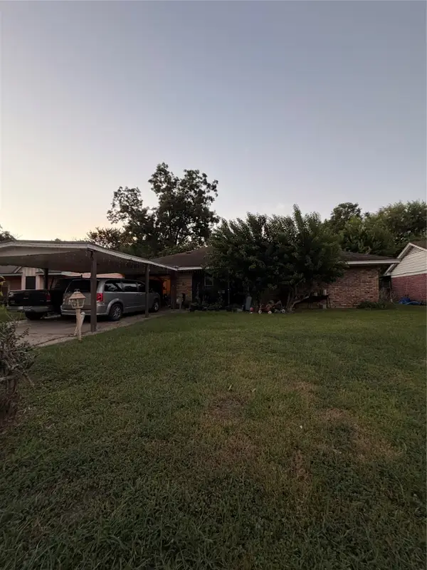 5715 Waterford Drive, Houston, TX 77033