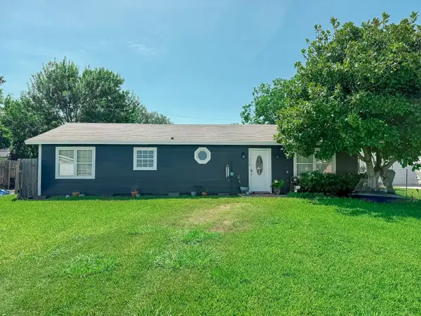 224 Maple Drive, Hitchcock, TX 77563