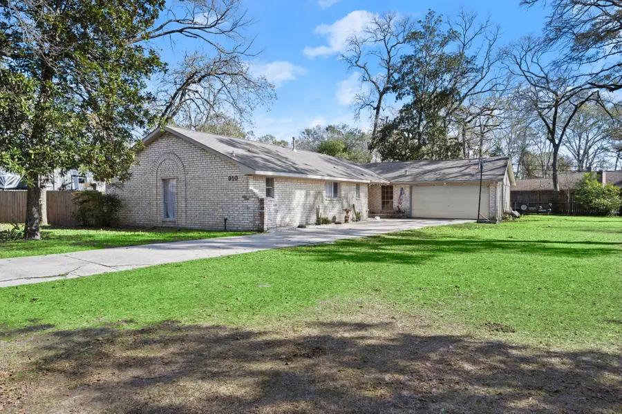 910 Brook Forest Court, Conroe, TX 77385 - Image #3