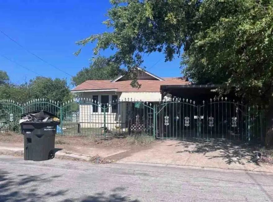 345 Matthews Avenue, San Antonio, TX 78207 - #2