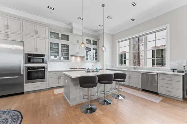1308 Castle Court #A, Houston, TX 77006