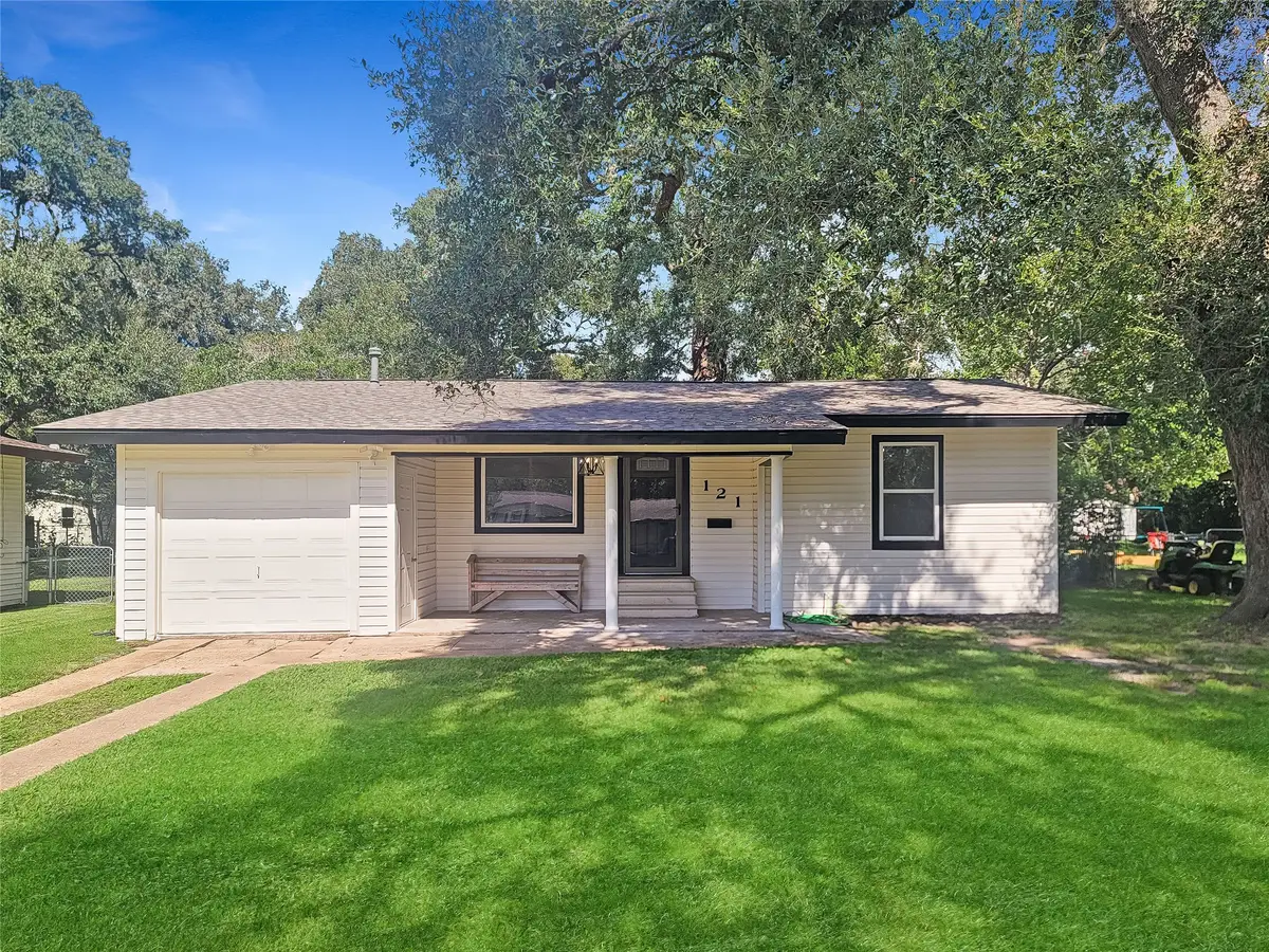 121 Wisteria Street, Lake Jackson, TX 77566 - #1