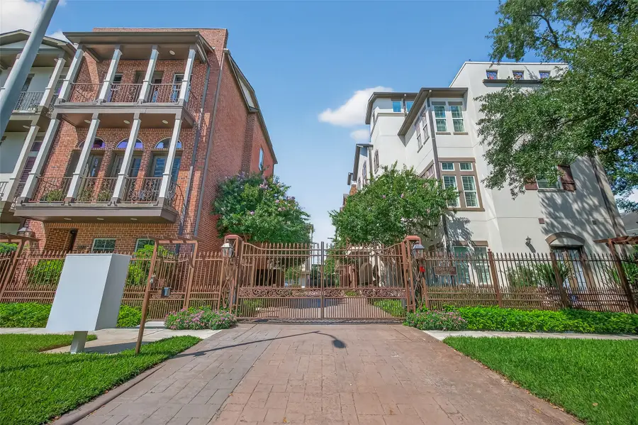 912 Lovett #B, Houston, TX 77006 - Image #2