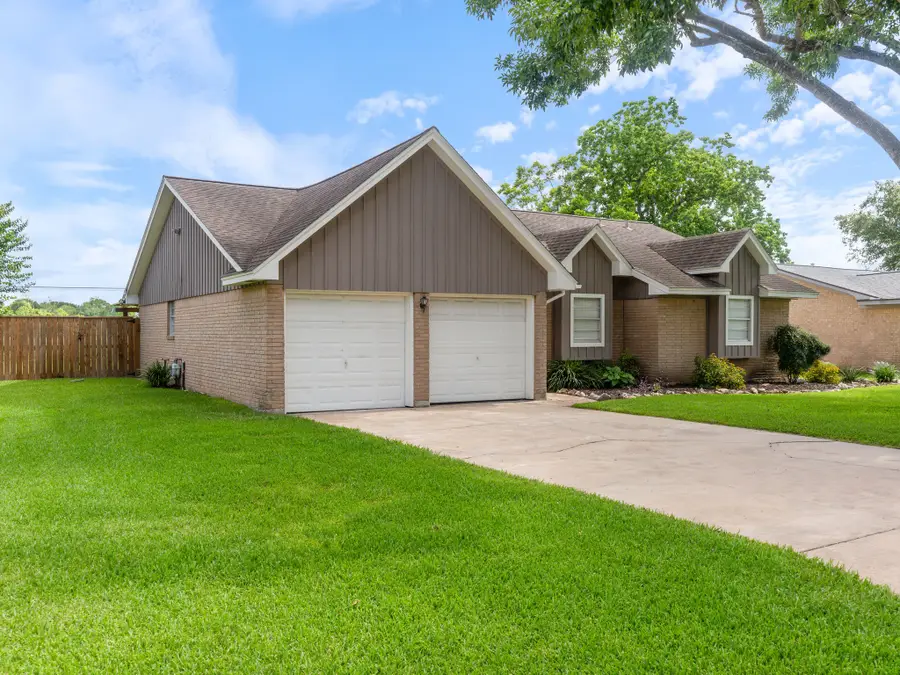3925 Heatherglen Street, Bay City, TX 77414 - #2