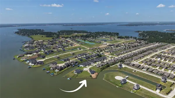 11000 N Lake Mist Lane, Willis, TX 77318