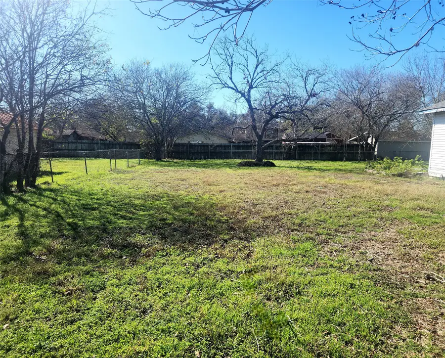 702 Maple Street, Yoakum, TX 77995 - #2