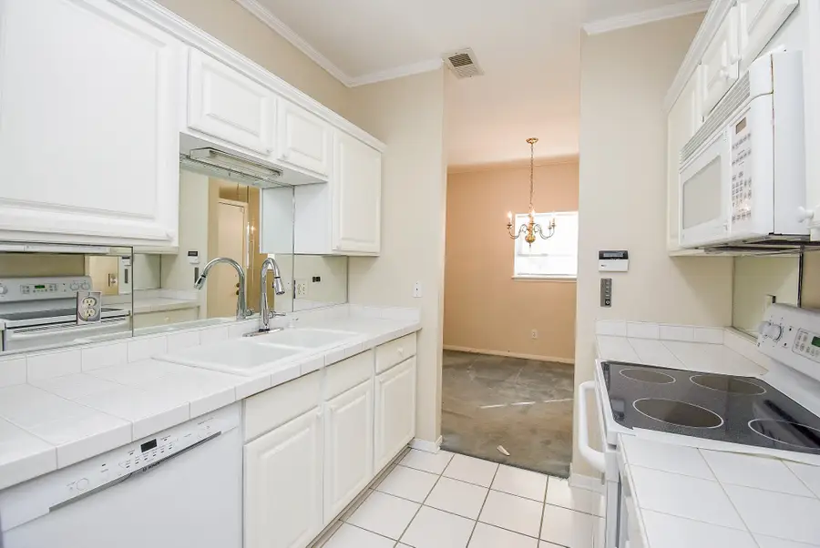 9800 Pagewood Lane #2108, Houston, TX 77042 - #3