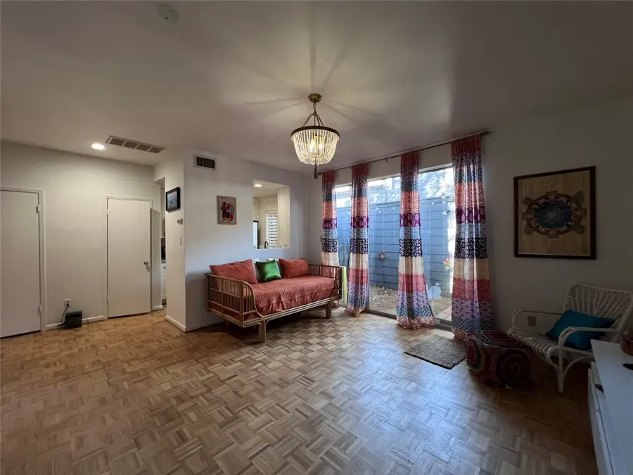 2100 Commonwealth Street #L, Houston, TX 77006 - Image #3