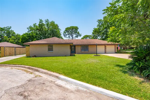2513 Meadow Lane, La Marque, TX 77568