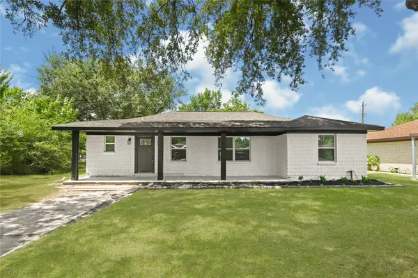 108 Chandler Drive, Baytown, TX 77521