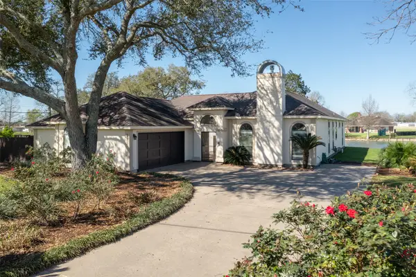 315 Bolling Green Drive, Wharton, TX 77488